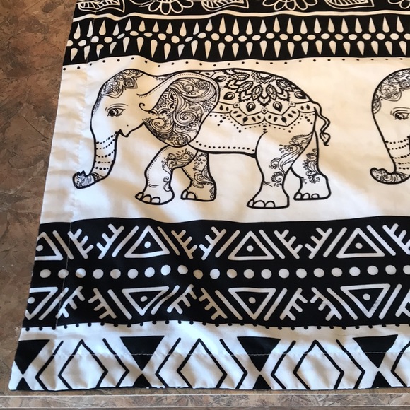 Elephant 🐘 inspired whimsical set of two pillowcases/shams - Picture 3 of 11